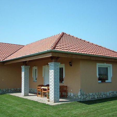 Horvathapartman Бюк Номер фото